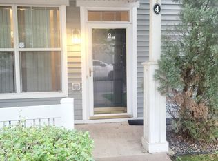 3049 Chamberlain St N #4, Maplewood, MN 55109