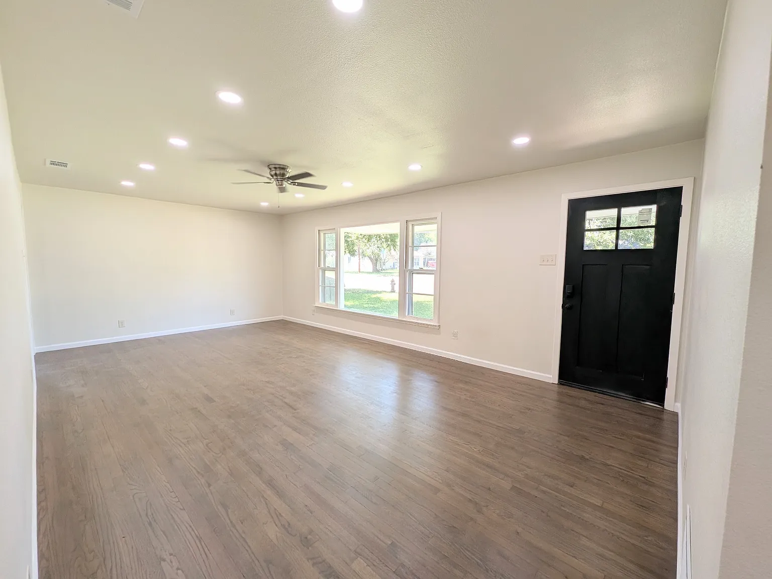 3 bed, 1520 sqft, $1,649 — Photo 2