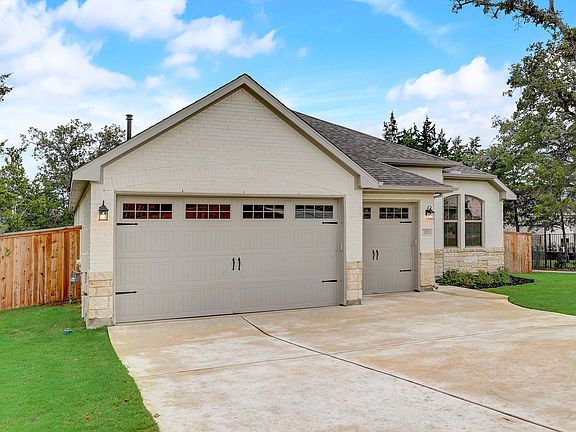2nd image of 121 Darst Ln