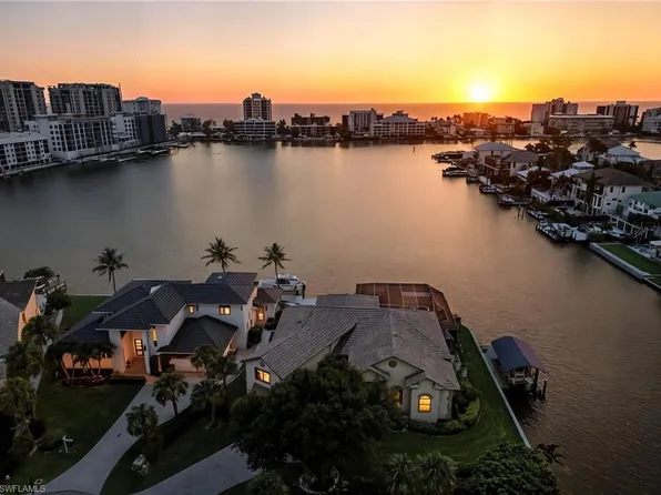 431 Palm CT, NAPLES, FL 34108