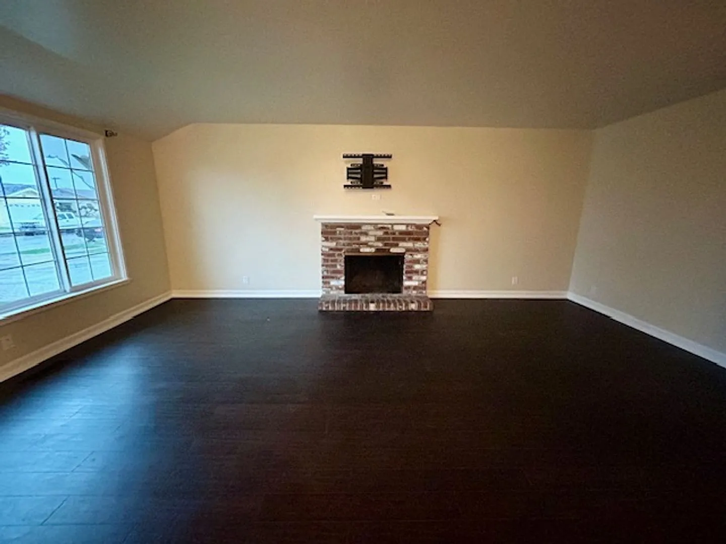 3 Bedroom 2 Bathroom Home Available Now For Rent! — Photo 2