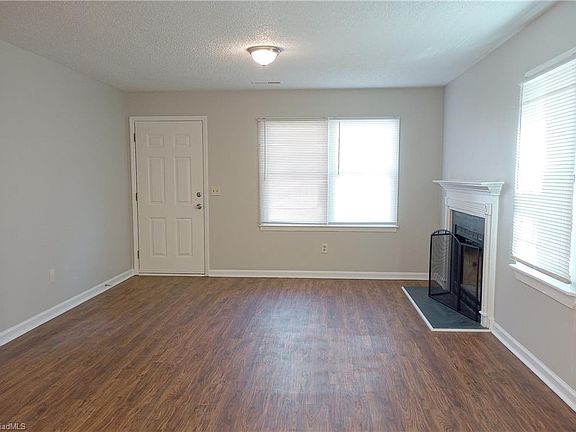 5th image of 2118 Redwood Dr