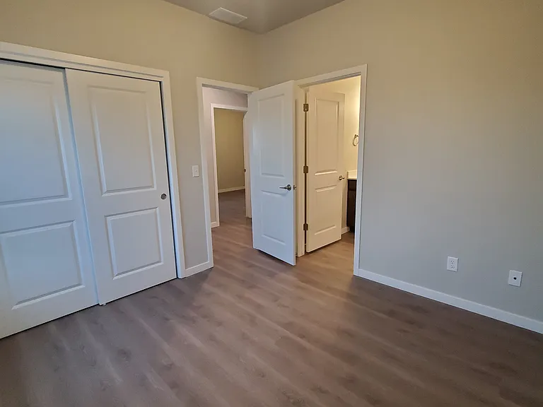 Bedroom with en suite bathroom