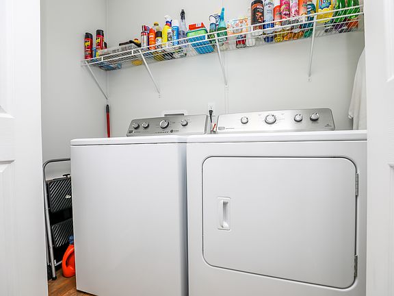 Space for full sized W/D