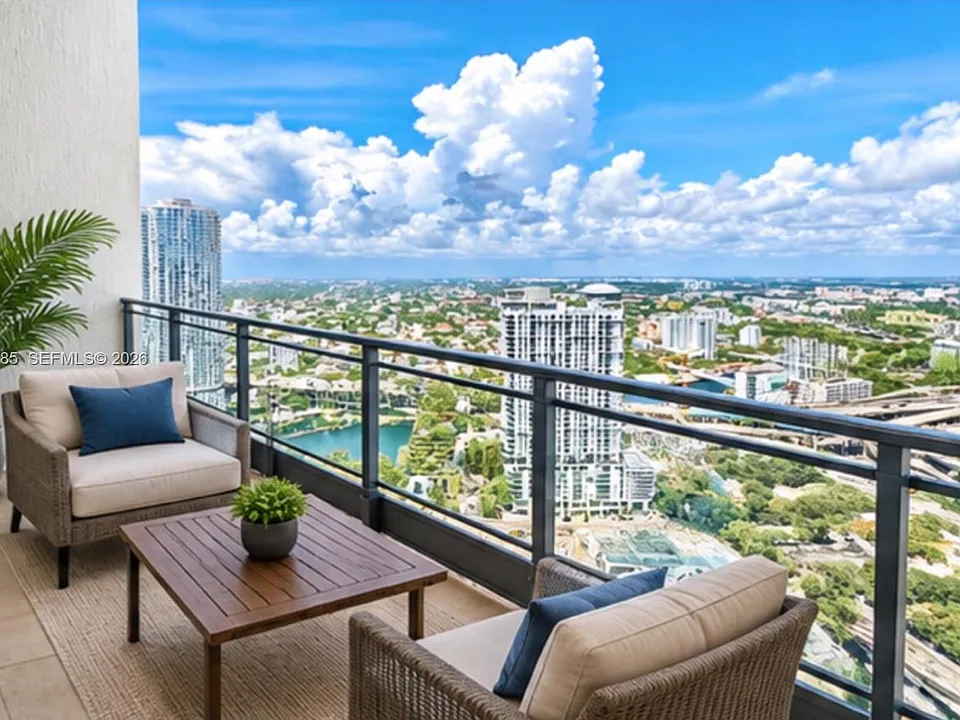 90 SW 3rd St #Penthouse 10
