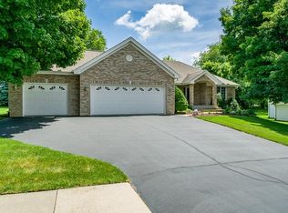 9829 Rambouillet Rdg, Roscoe, IL 61073