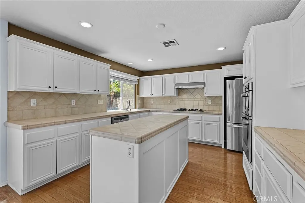 5 bed, 3.5 bath, 2960 sqft, $5,000 — Photo 4