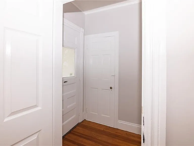 376 Hope St — Photo 6