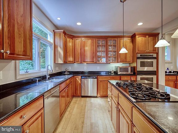 5th image of 1512 Emerson Ave
