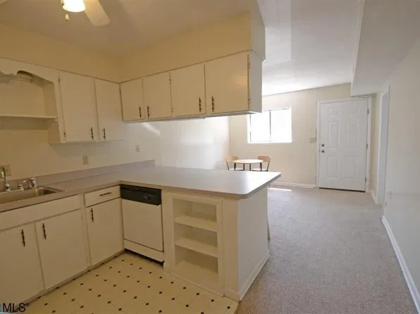2100 Jefferson Park Ave APT 12, Charlottesville, VA 22903