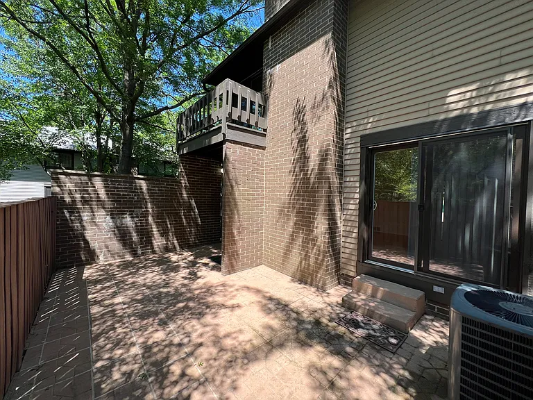 610 Dade Ln #610 — Photo 3