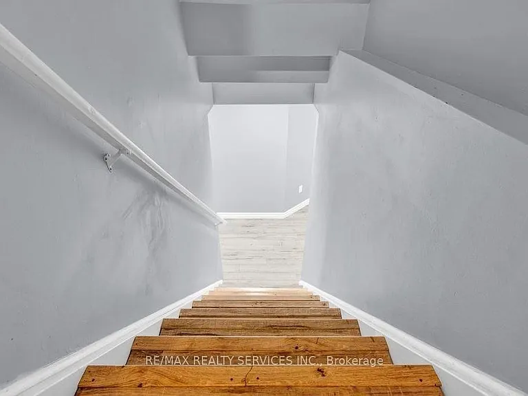 93 Bologna Rd #LOWER — Photo 3