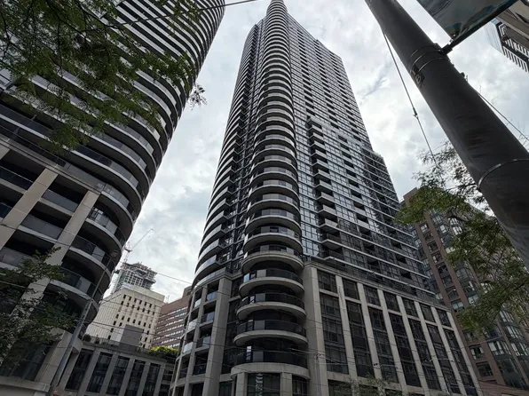 21 Carlton St #2001, Toronto, ON M5B 1L3