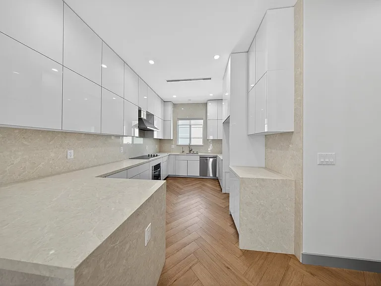 10843 Cantara St — Photo 10