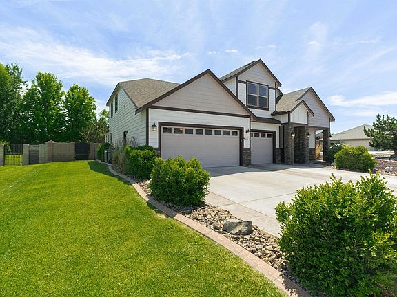 2nd image of 735 Pinnacle Dr
