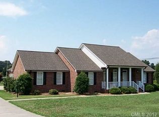 3013 Weatherfield Dr, Lincolnton, NC 28092