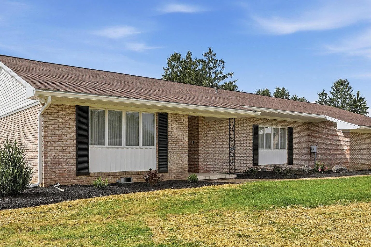 2 bed, 2.5 bath, 1977 sqft, $2,200 — Photo 1