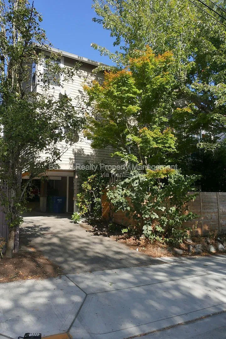 3 bed, 3.5 bath, 1760 sqft, $3,950 — Photo 1