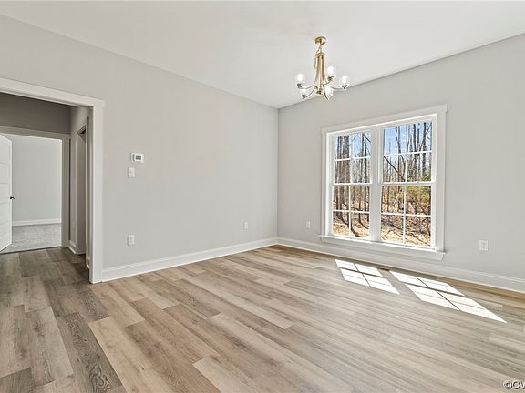 4th image of 25 Goldenberry Ln