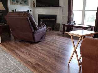 302 Lakeside Dr, Midway, GA 31320