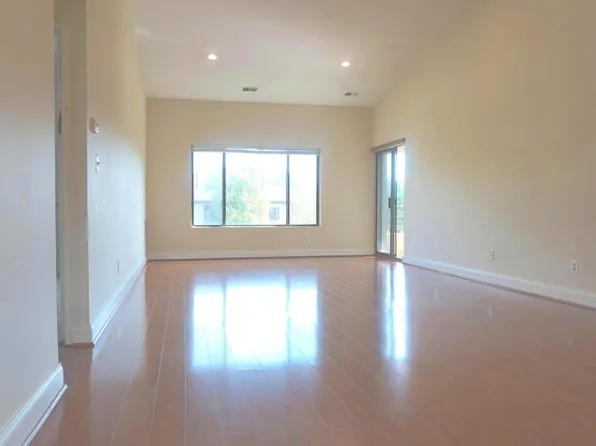 6060 California Cir APT 609, Rockville, MD 20852