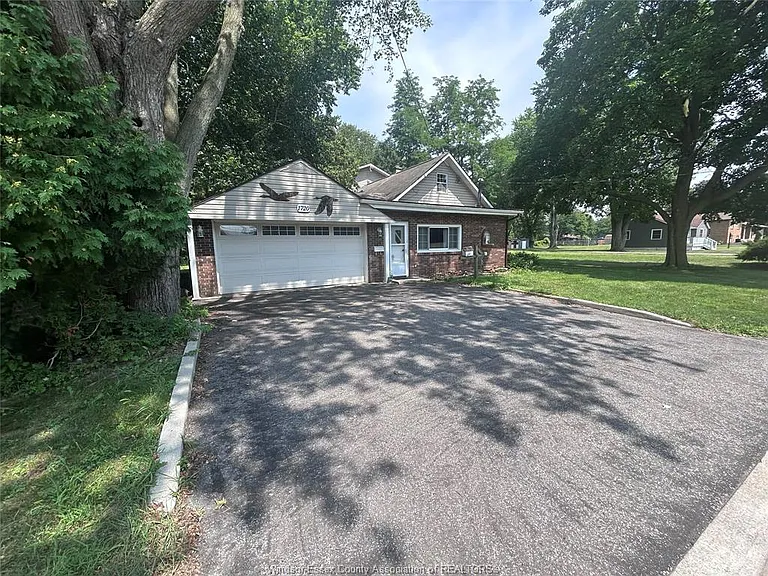 1720 Orford St — Photo 2