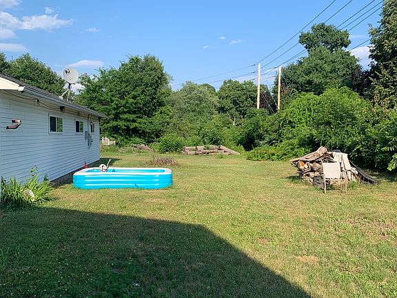 4th image of 9 Polk Ln