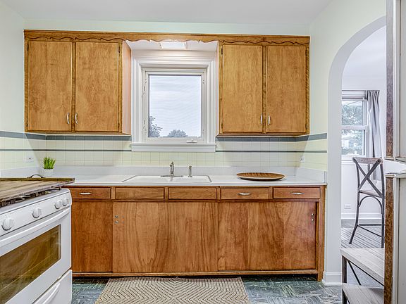 5th image of 225 E Parkside Ave