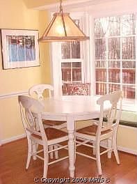 breakfast nook with window seat