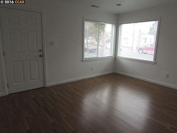 3rd image of 827 33rd St