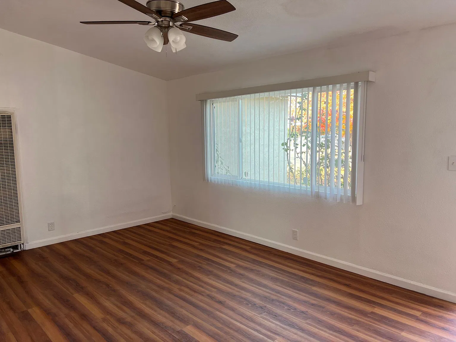 4 bed, 1.5 bath, 1017 sqft, $1,850 — Photo 2
