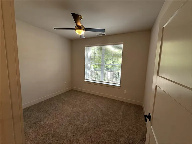 District on the Etowah Apartments — Photo 819