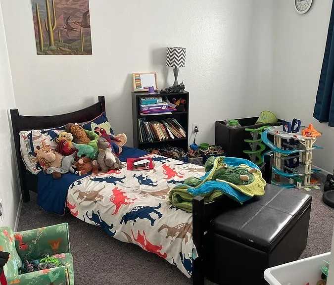 323 E Auburn Dr — Photo 15