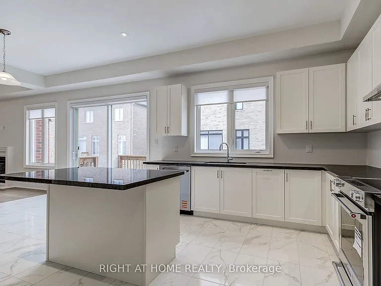 51 Lorrain Hand Cres — Photo 10