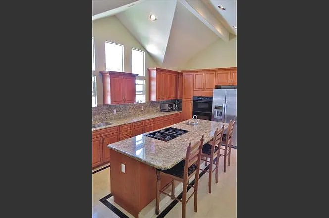 4 bed, 2803 sqft, $8,000 — Photo 2