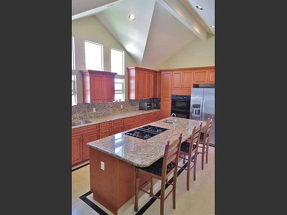 2nd image of 310 Tamarack Ave