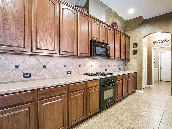 5th image of 9348 Grosvenor Pl