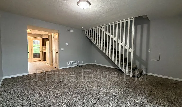 6235 Holdrege St #B-5 — Photo 8