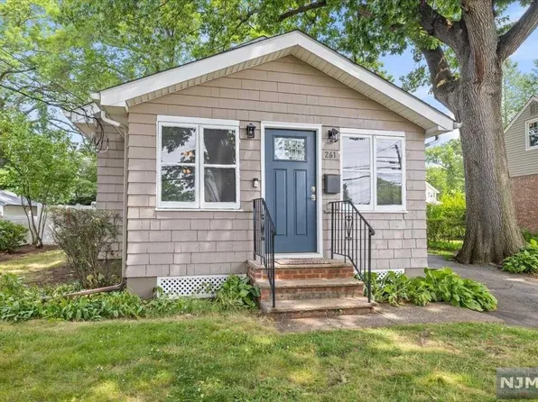 261 Cedar Rd, New Milford, NJ 07646