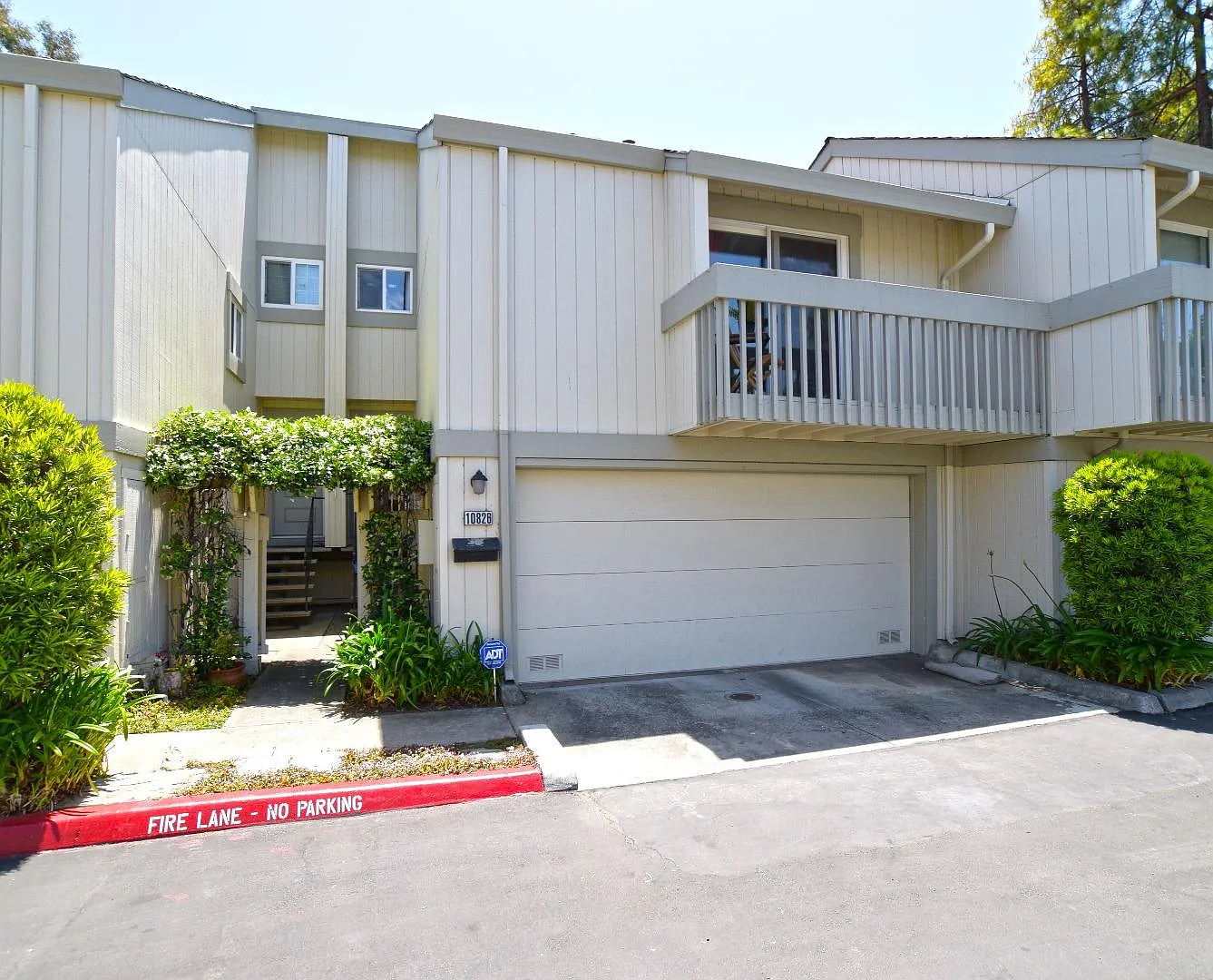 10826 Northridge Sq photo 1