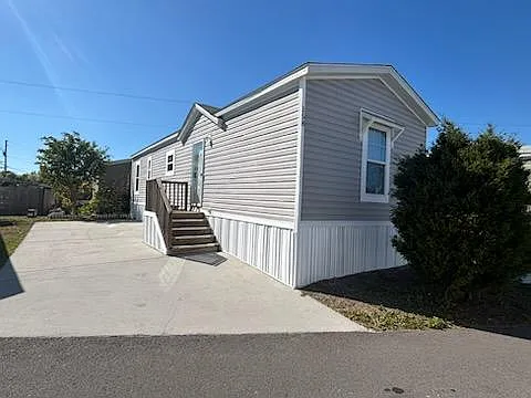 2 bed, 1.0 bath, 768 sqft, $1,755 — Photo 1