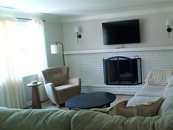 5th image of 338 Mansell Dr