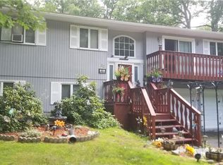 22 Valley Stream Dr, Wurtsboro, NY 12790