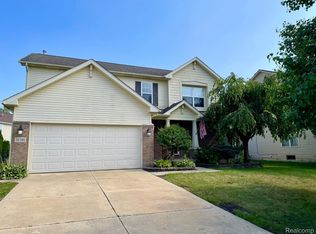 31301 Adora Ln, Flat Rock, MI 48134