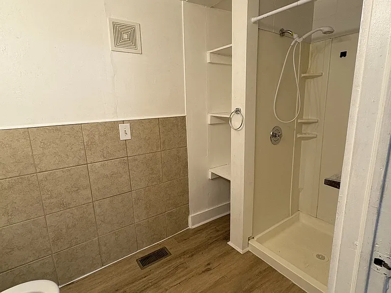 31 N Elm St #2 — Photo 5