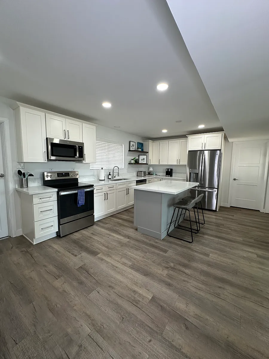 Building Photo - 2729 N Myrtle Ave #2