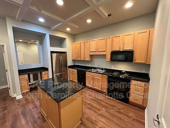5th image of 462 New Bern Station Ct