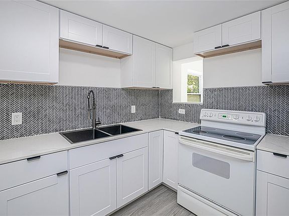 2nd image of 203 Waterway Cir