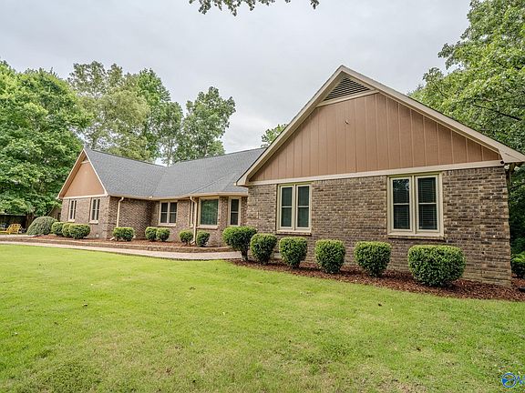 2nd image of 114 Oakleaf Cir
