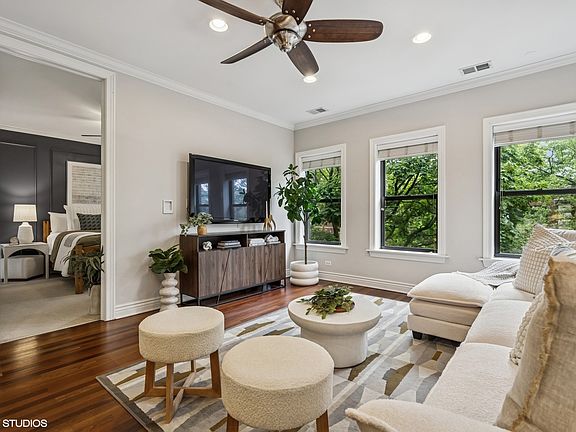 5th image of 3539 N Lakewood Ave #3
